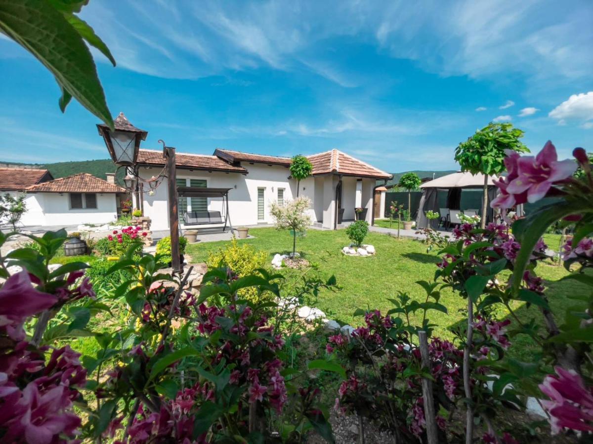 Family Estate Hadzalova Avlija Villa Bihać Екстериор снимка